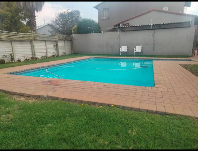 2 BEDROOM TOWNHOUSE FOR SALE IN SUNDOWNER